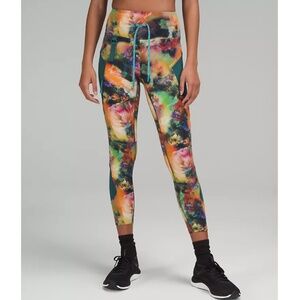 Lululemon Cargo Super High Rise Hiking Tight 25” size 4 in sunbeam floral